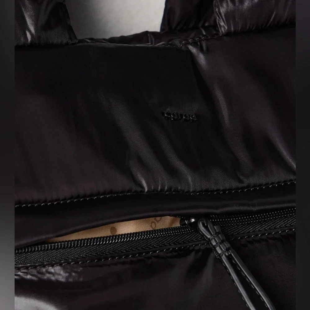 ▪️NWT Caraa Cumulus Tote Medium in Black